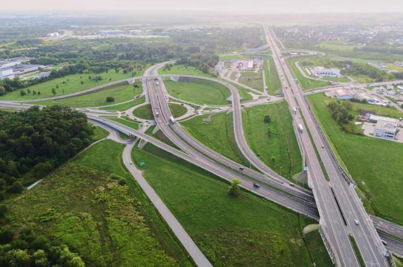 Czym różni się droga ekspresowa od autostrady?
